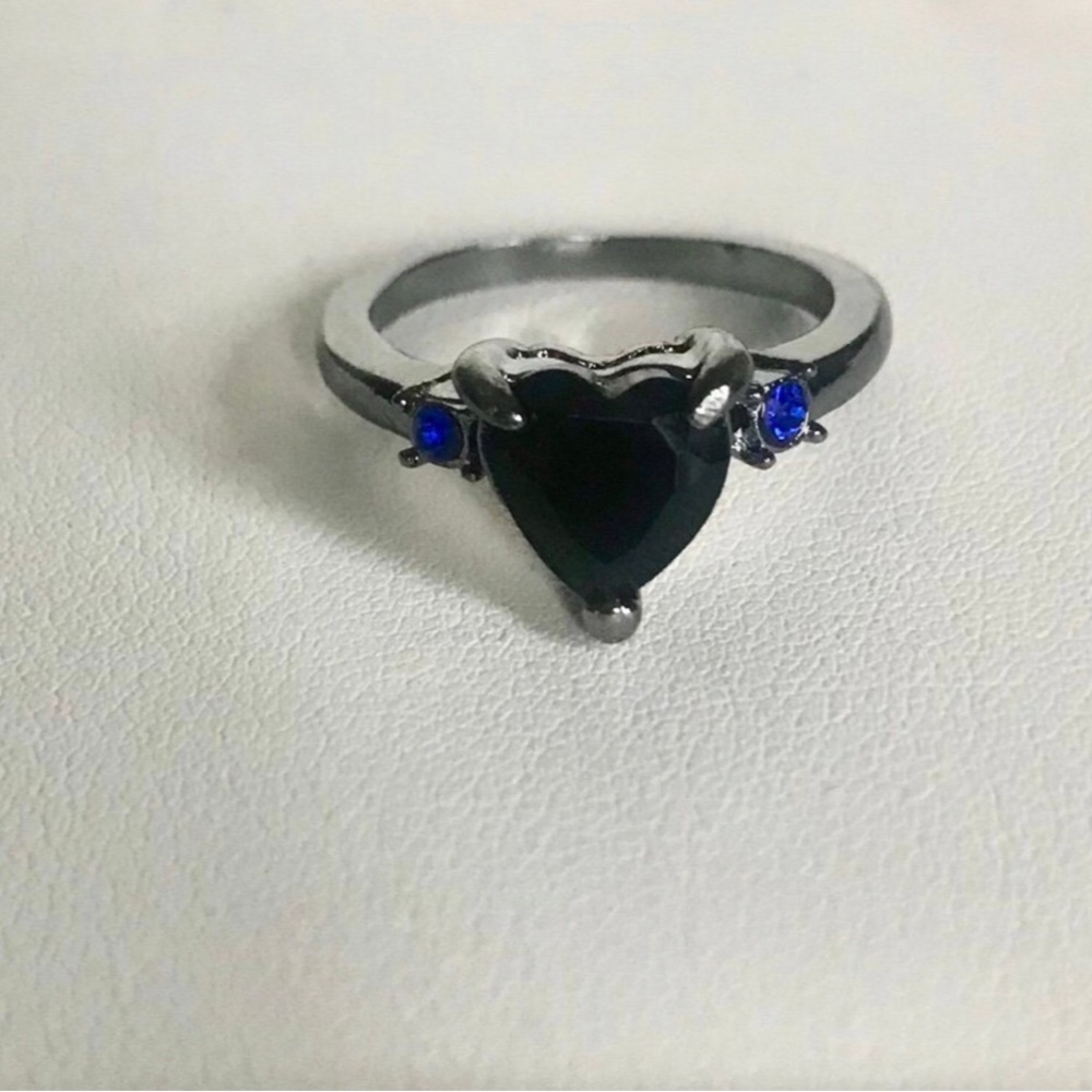 Sapphire heart ring